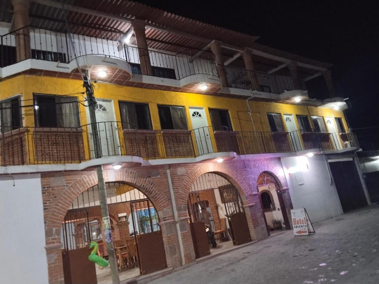 Hotel La Laguna Tequesquitengo Exteriör bild